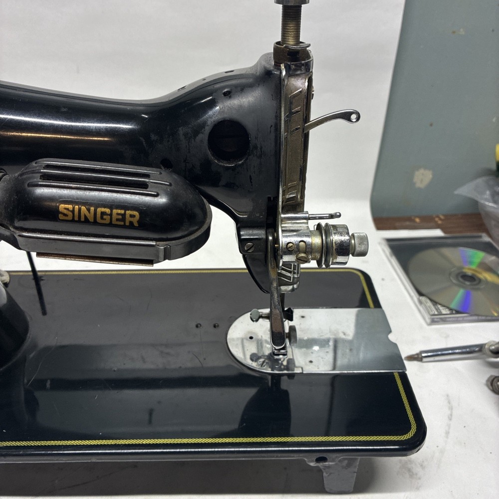 Singer De Luxe Sewing Machine No Case Or Bottom Read Description!