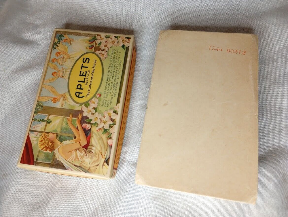---Vintage “Aplets” Liberty Orchards Co fruit candy box