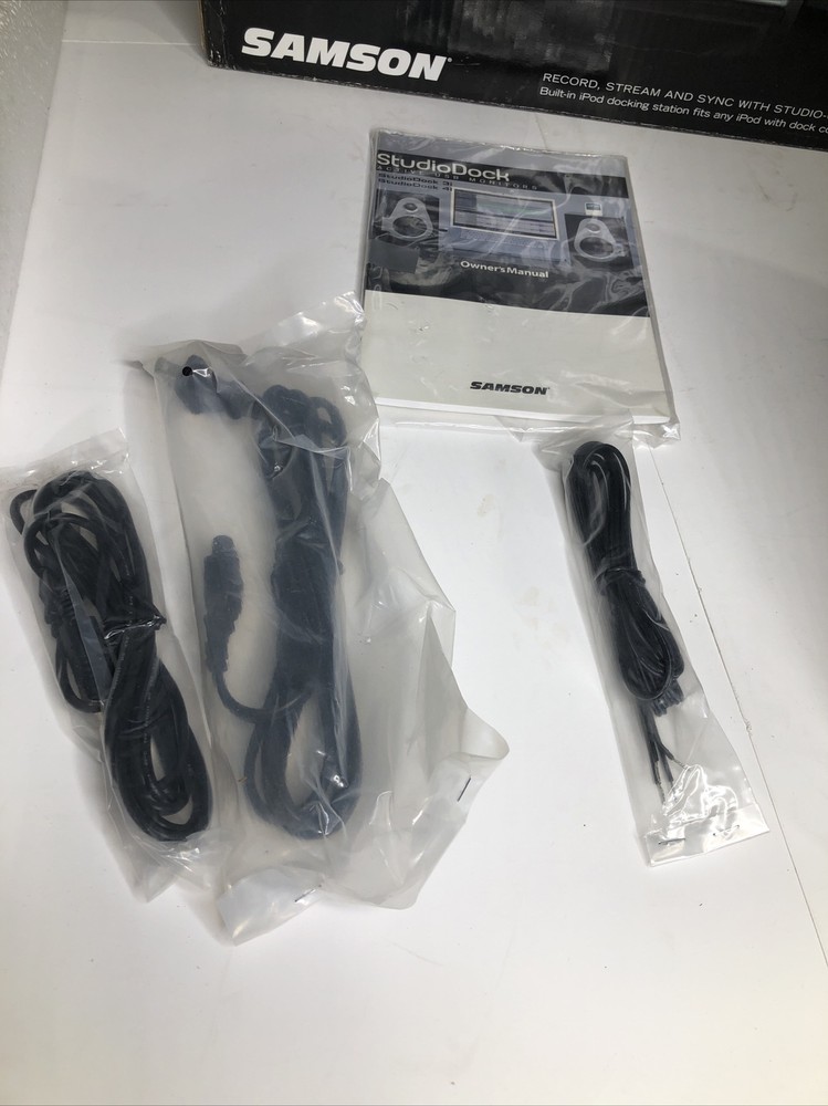 Studio Dock Active USB Monitors Samsung - Open Box