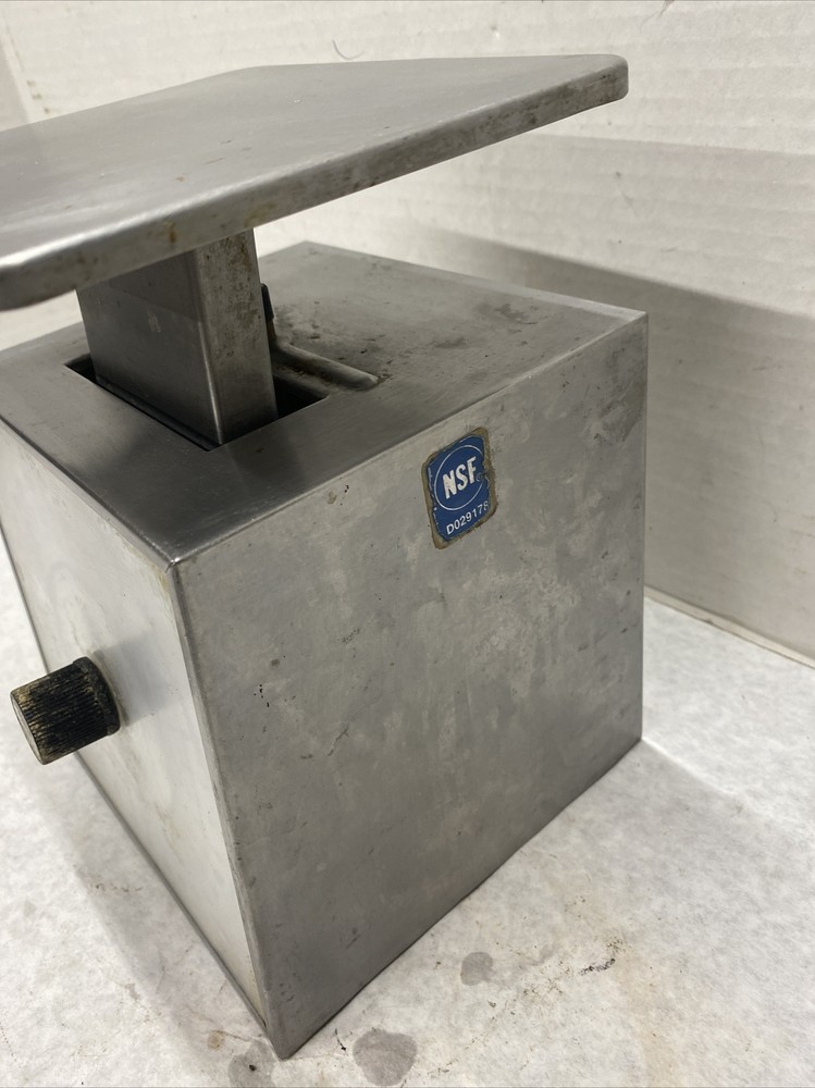 SYSCO Restuarant Kitchen Scale Model SR 2 32 oz Used SyS-02