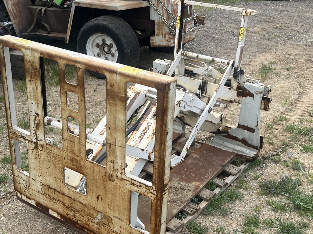 Cascade 4500 LB Push/Pull Slip Sheet Forklift Attachment 45E-PS-352