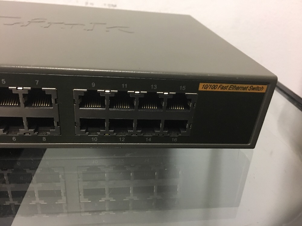 D-Link DSS-16 Express EtherNetwork 16-Port Switch Untested