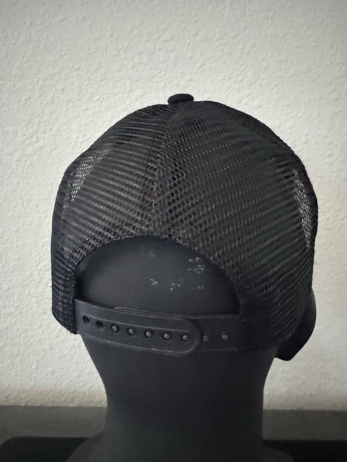 MIAMI OHIO OH INDIANS REDSKINS REDHAWKS BLACK LOW CROWN ADULT TRUCKER HAT NEW