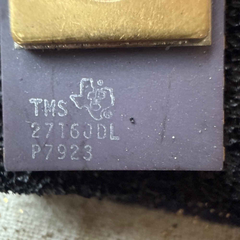 ** Quantity 1 ** Texas Instruments TMS2716 Ceramic Gold