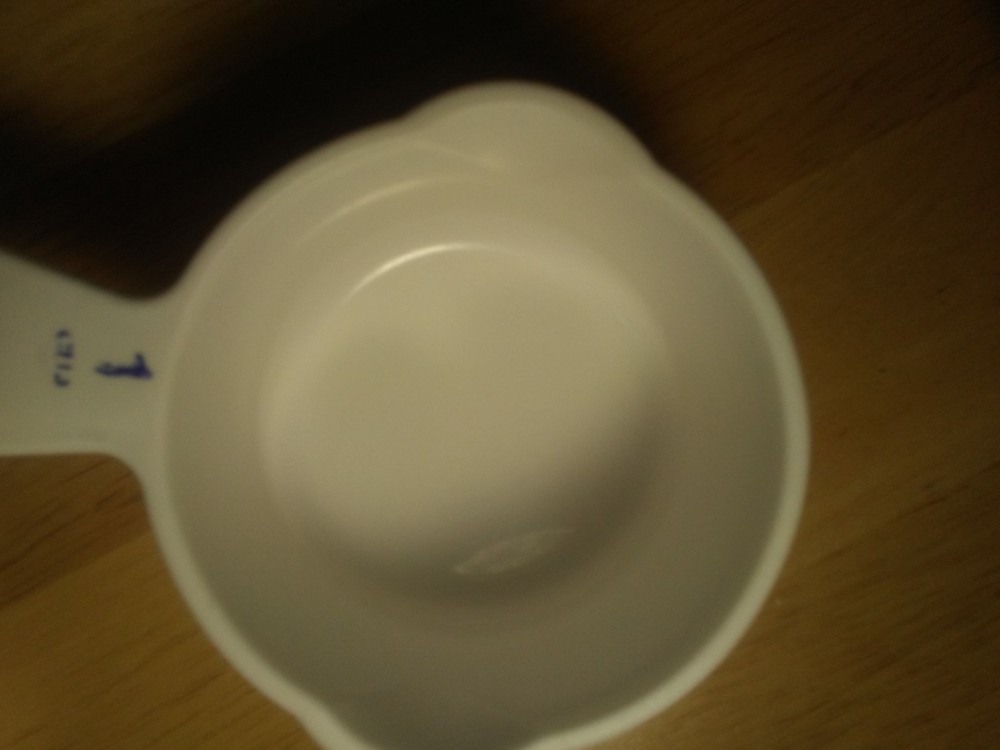 Tupperware curved handled measuring cups ergo