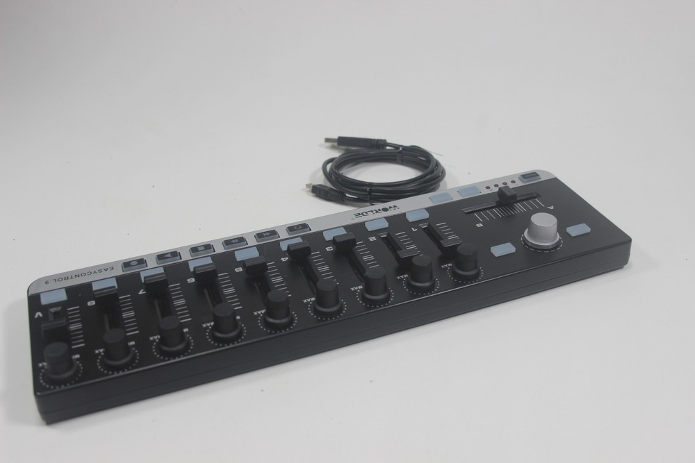 WorldE EasyControl.9 Portable Mini USB 9 Slim-Line Control MIDI Controller Black