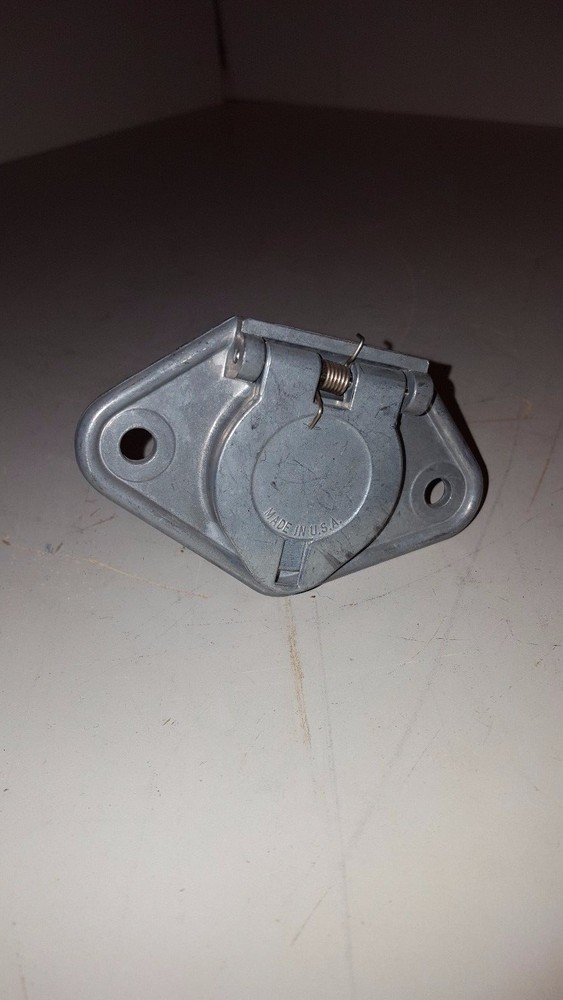 Berg 6 Prong Socket Plug