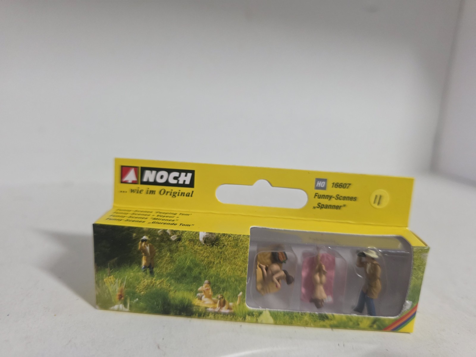 Noch "Peeping Tom" Figures Set 16607 HO Scale