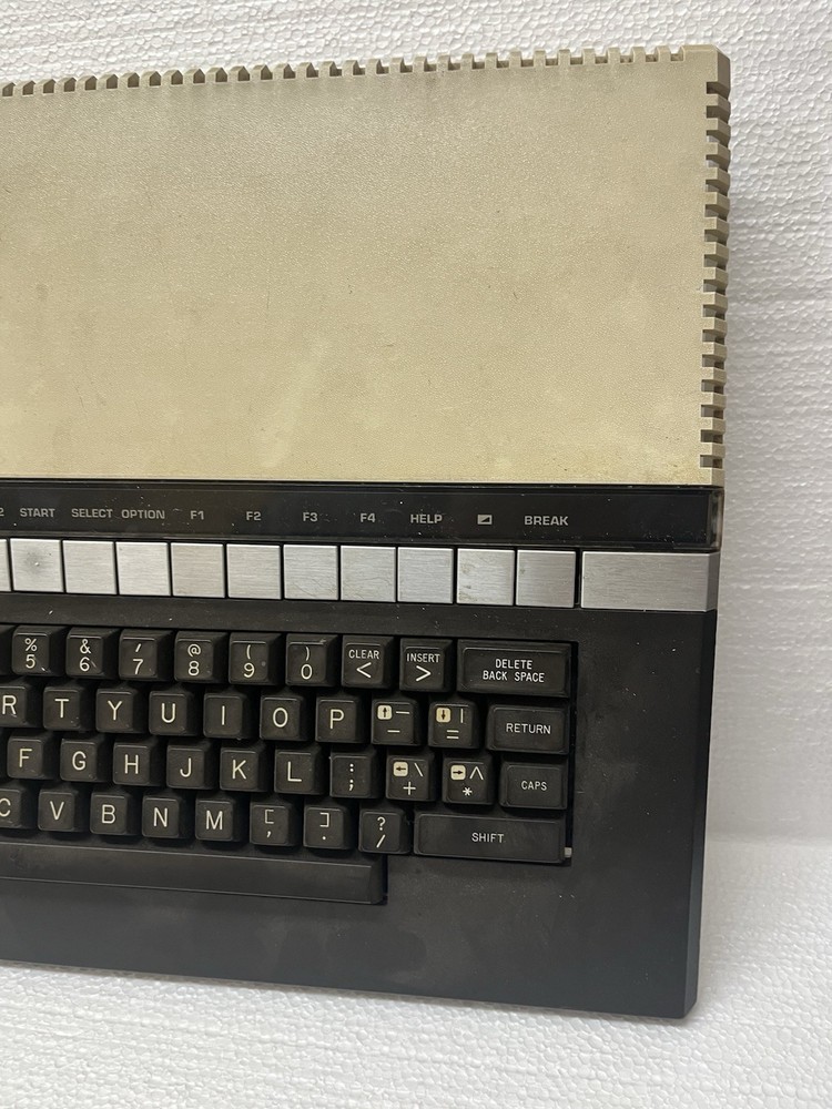 Atari 1200 Xl Top Half With Keyboard Missing Q As Is