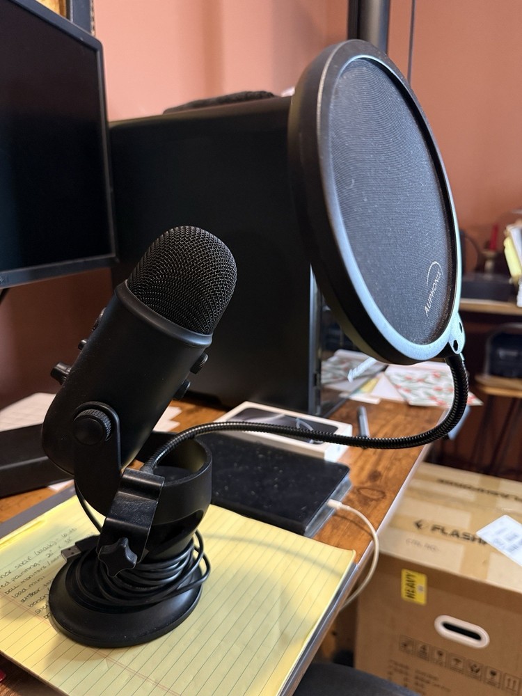 Blue Yeti USB Microphone Black with Mute Button, Volume Control, Stand
