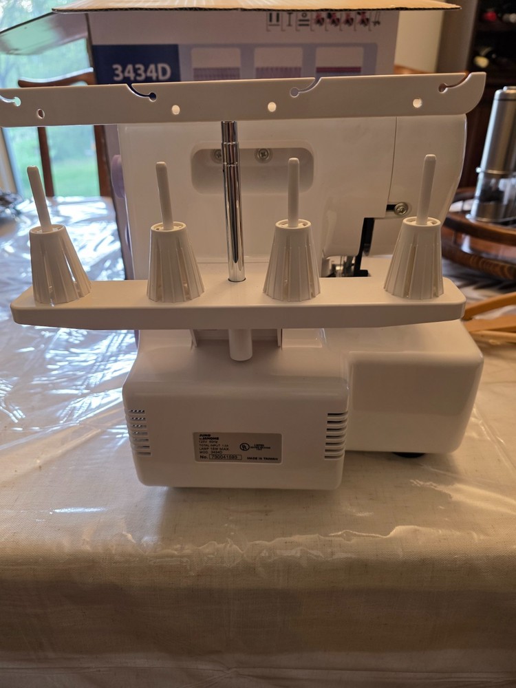 Juno by Janome 3434D Serger sewing machine excellent condition