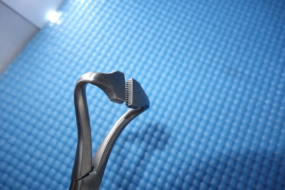 2 Each V Mueller SU2936 Non-Perforating Towel Forceps 5" SS