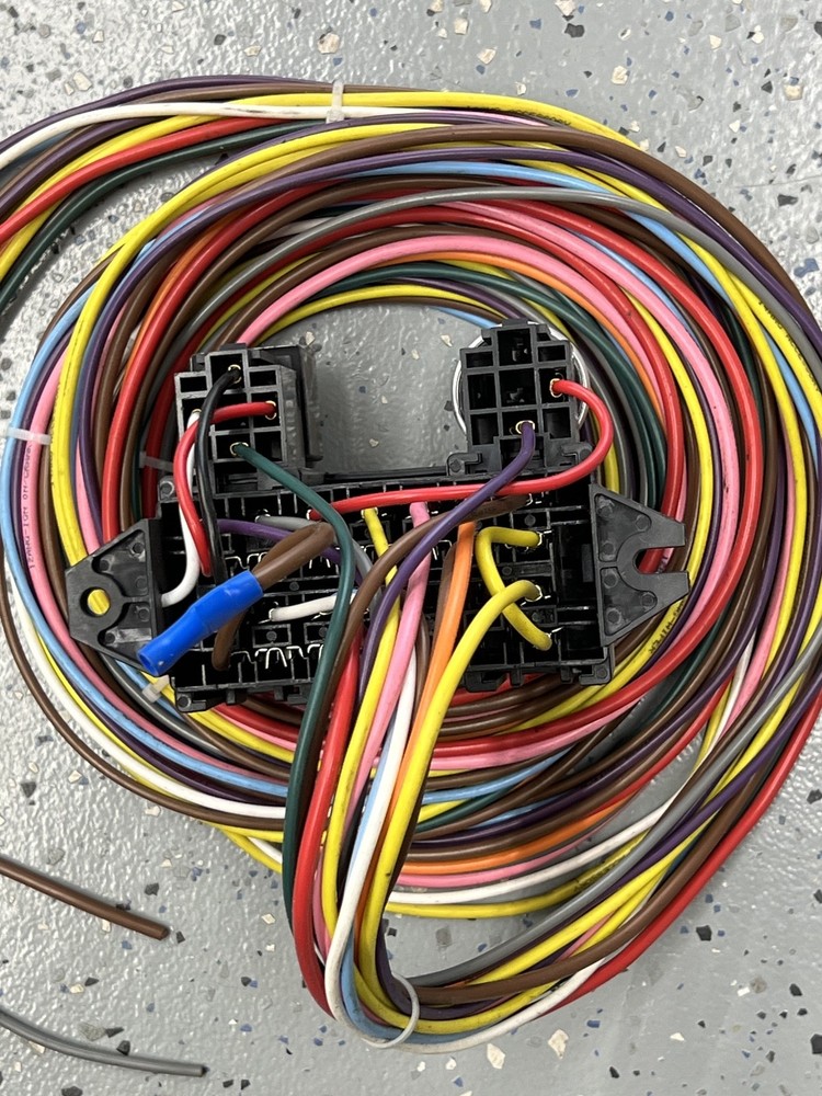 Keep It Clean 12 Fuse Basic Wire Harness System