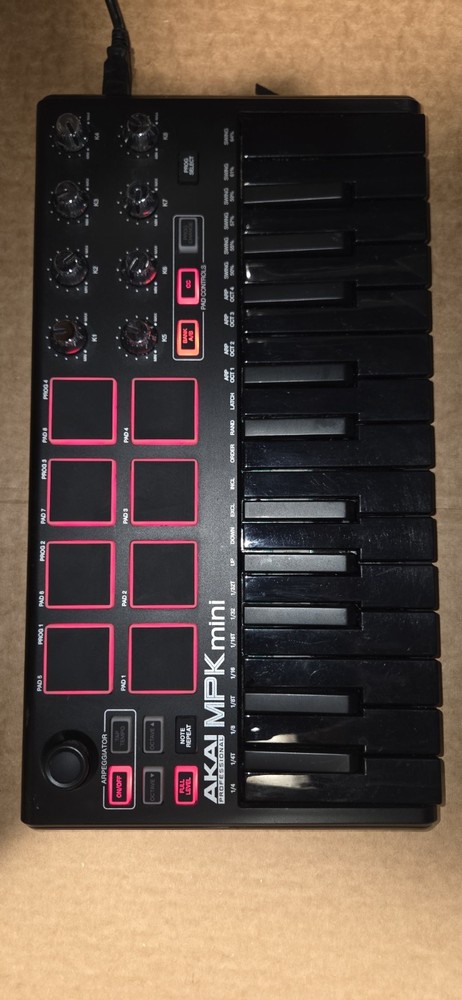 Akai Professional MPK Mini 25-Key USB MIDI Keyboard Controller Black Pads Knobs