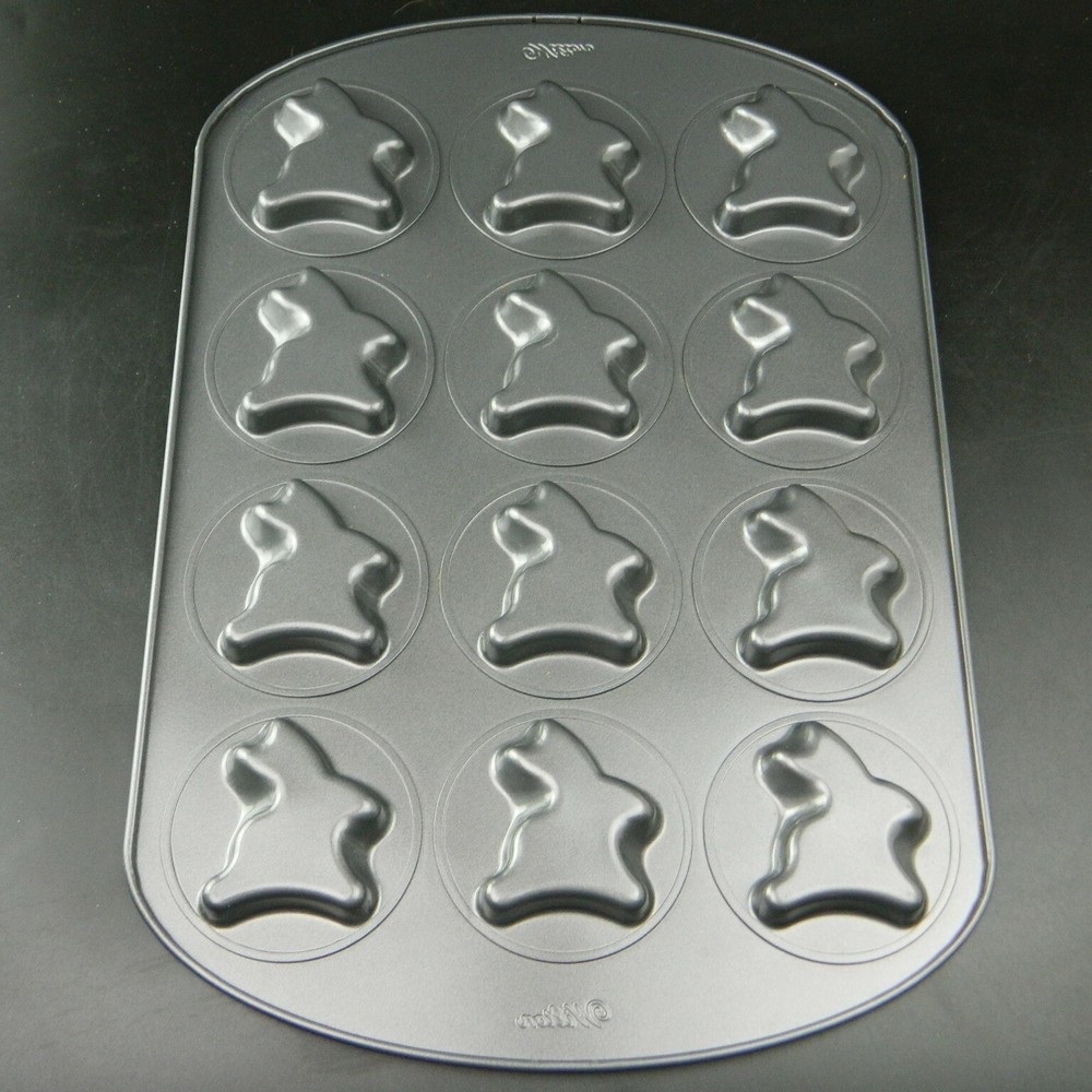 12 Bunny Cookie Sheet Pan Wilton Easter Rabbit Mold Non-stick surface