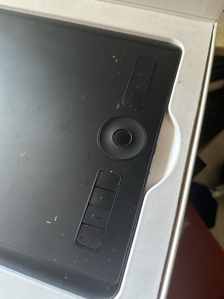 Wacom Intros Pro Medium Wireless Graphics Tablet in Box