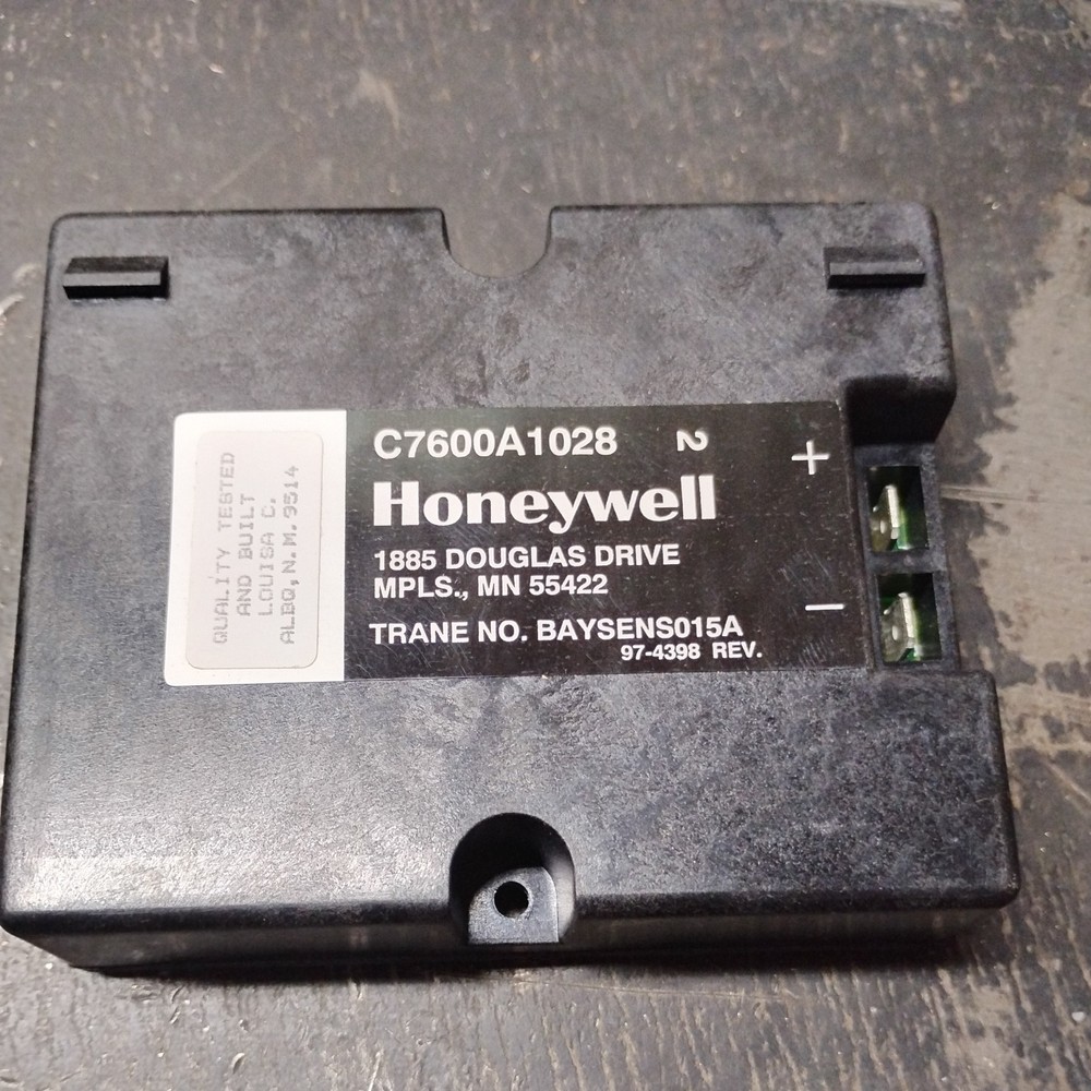 Honeywell Trane C7600A1028 Solid State Humidity Switch Sensor NIB Free Shipping