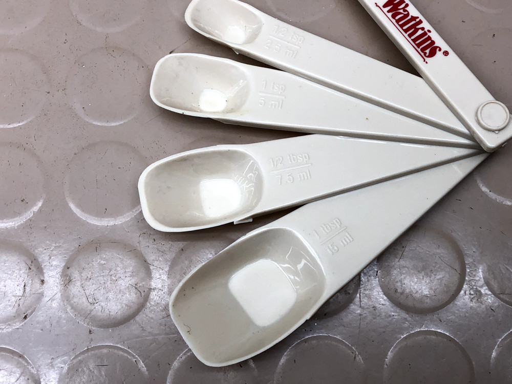 Vintage WHITE Measuring Spoons Ring Set