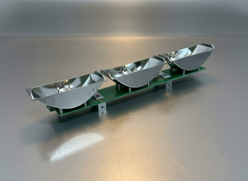 Code 3 MX7000 - End Section Traffic Advisor Light Assembly With White Bulbs