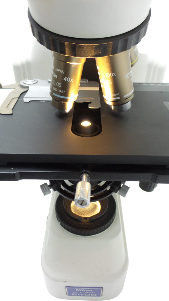 DEFECTIVE DAMAGENikon Eclipse E400 Microscope w3 Objectives G3D