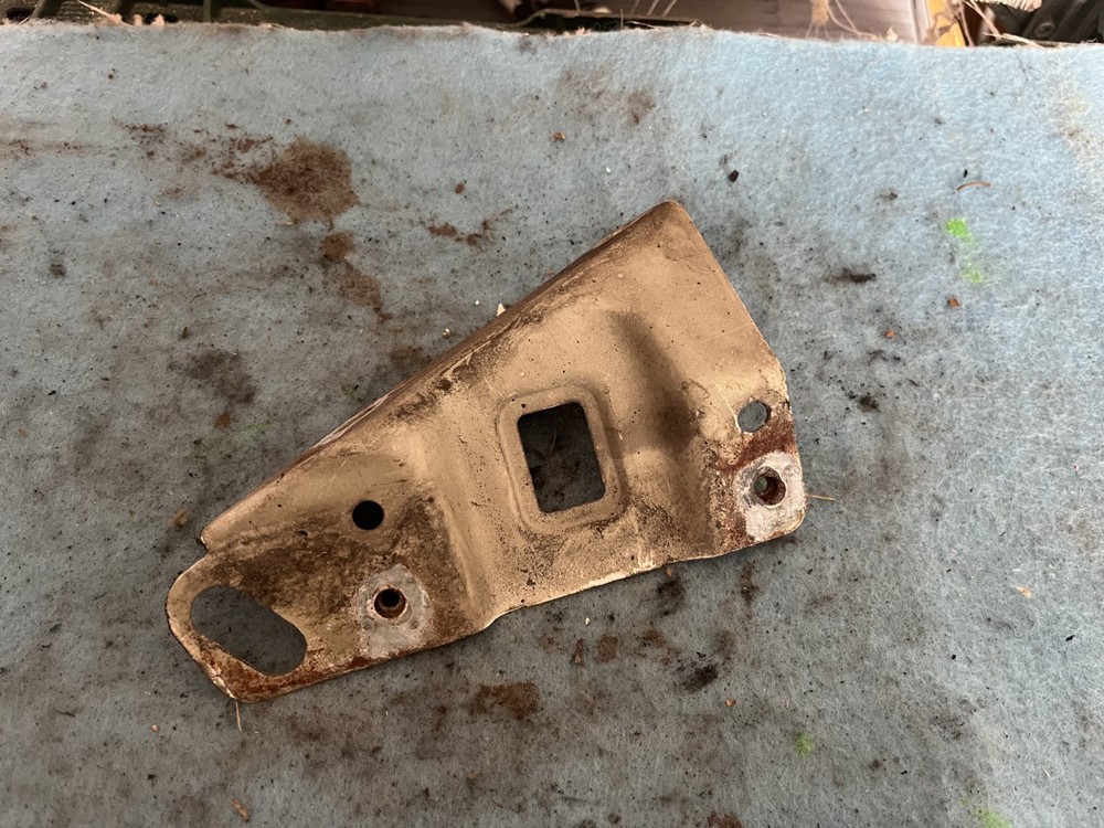 Fiat 500 Passenger Side Inner Wing Bracket #006