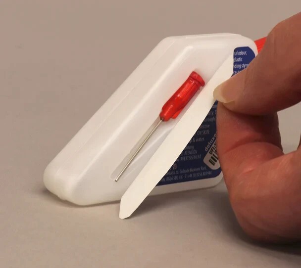 25g Precision Glue w Applicator Deluxe Materials AD92