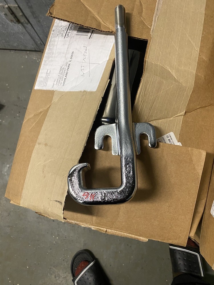 Open Box!!! 2012-2020 Mopar Jeep Radiator Core Support Tow Hook