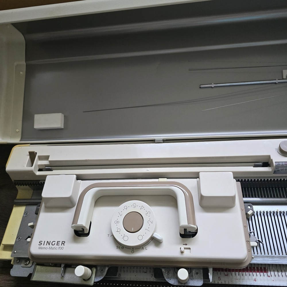 Knitting Machine Singer Memo-Matic 700 Double Bed