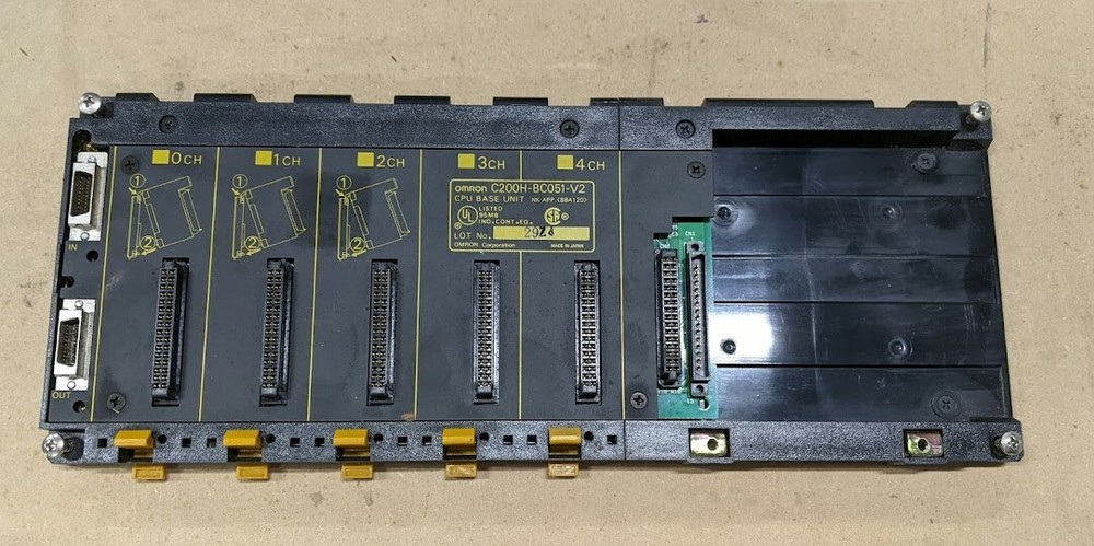 Omron C200H-BC051-V2 PLC back plane rack USED
