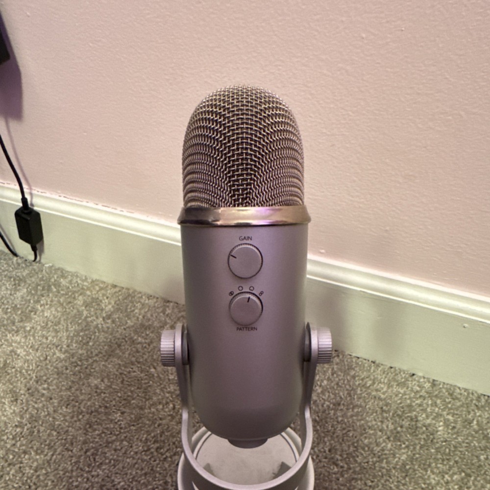 Blue Yeti Silver USB Desktop Microphone Mute Switch Gain Control