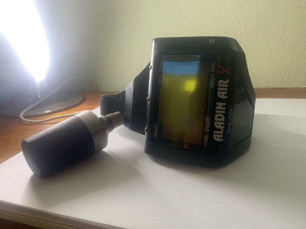 Scubapro dive computer with transmitter
