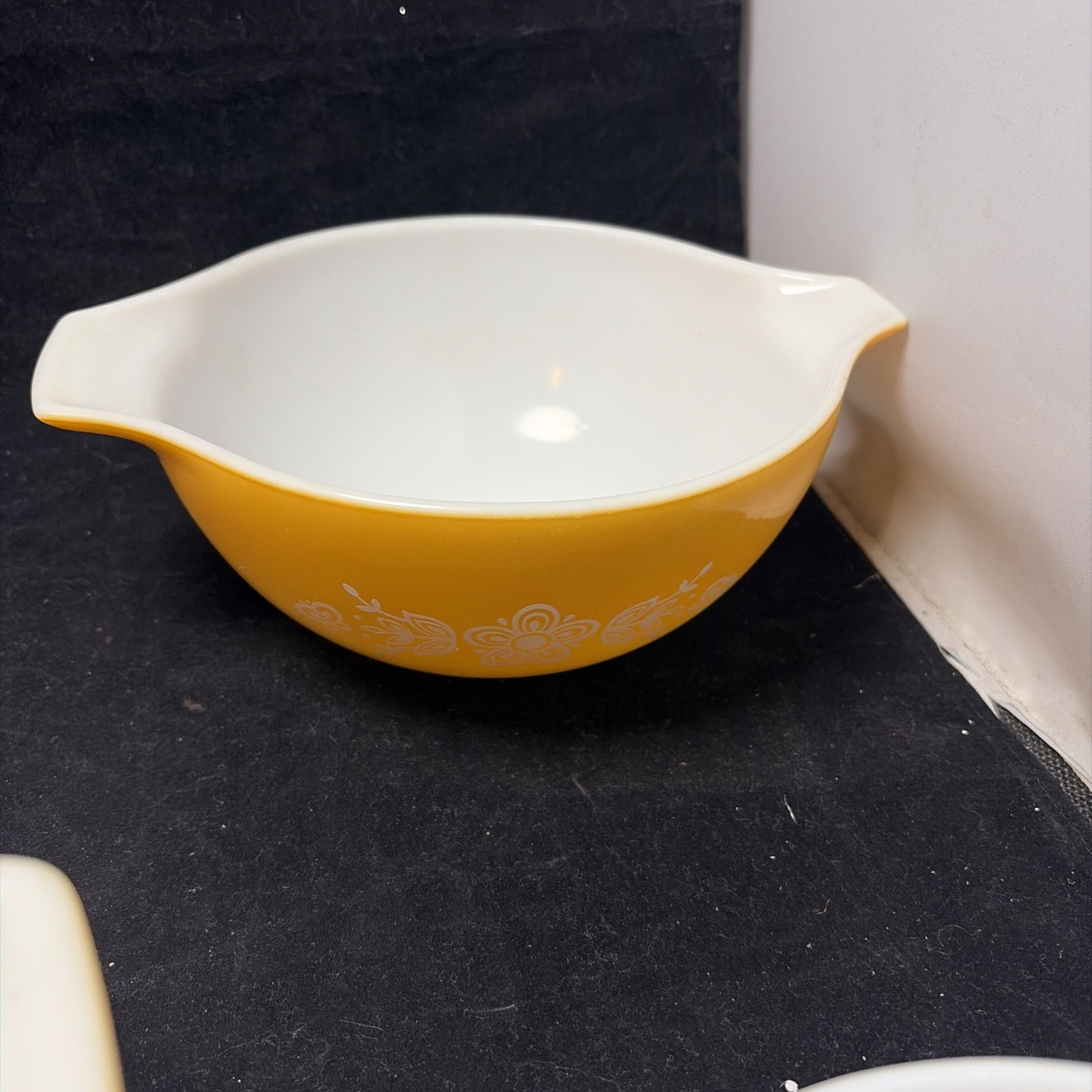 4 PYREX BUTTERFLY GOLD 4 CINDERELLA MIXING BOWLS 441-442-443 -444