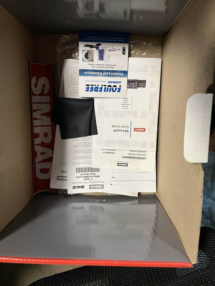 Simrad NSS9 Evo2 9" Touchscreen MFD Chartplotter with Power Cord, READ DESCRIP.