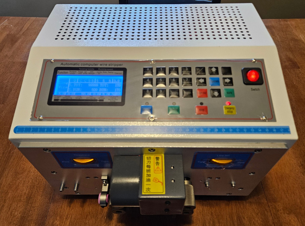 AUTOMATIC COMPUTER WIRE STRIPPING MACHINE