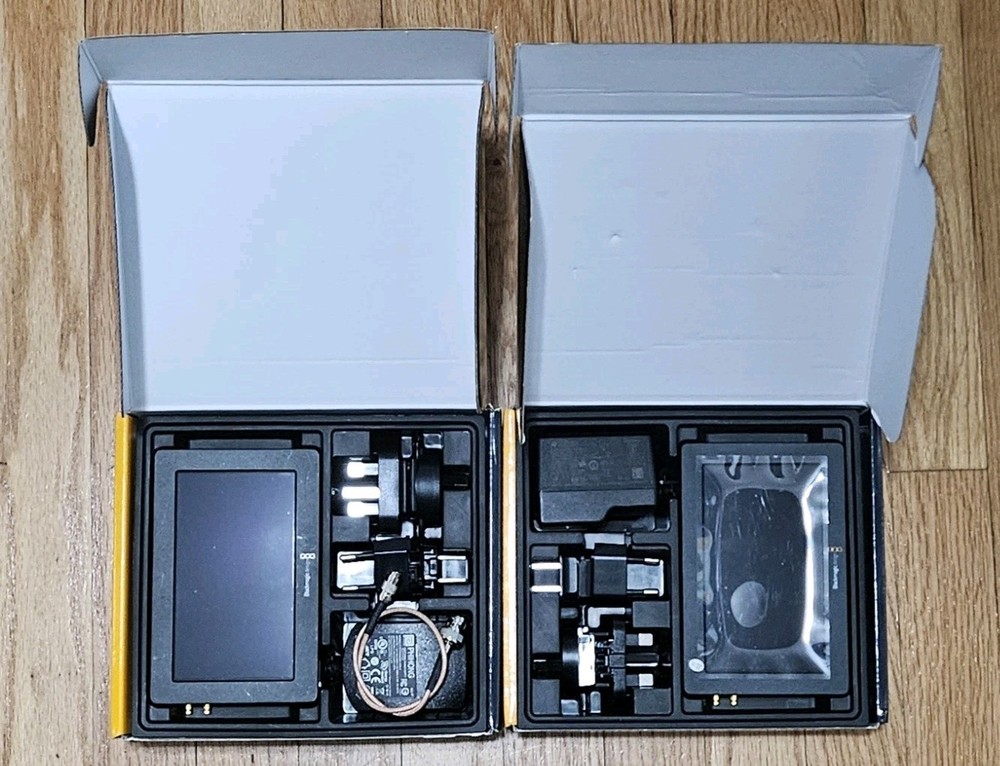 2 Blackmagic Video Assist 5" Monitors