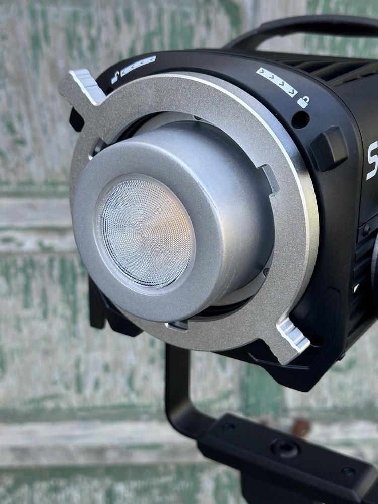 Aputure STORM 400x Tunable White LED Monolight (V-Mount)