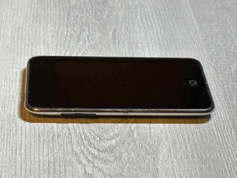 Apple iPod Touch 3rd Generation 32GB 64GB Black