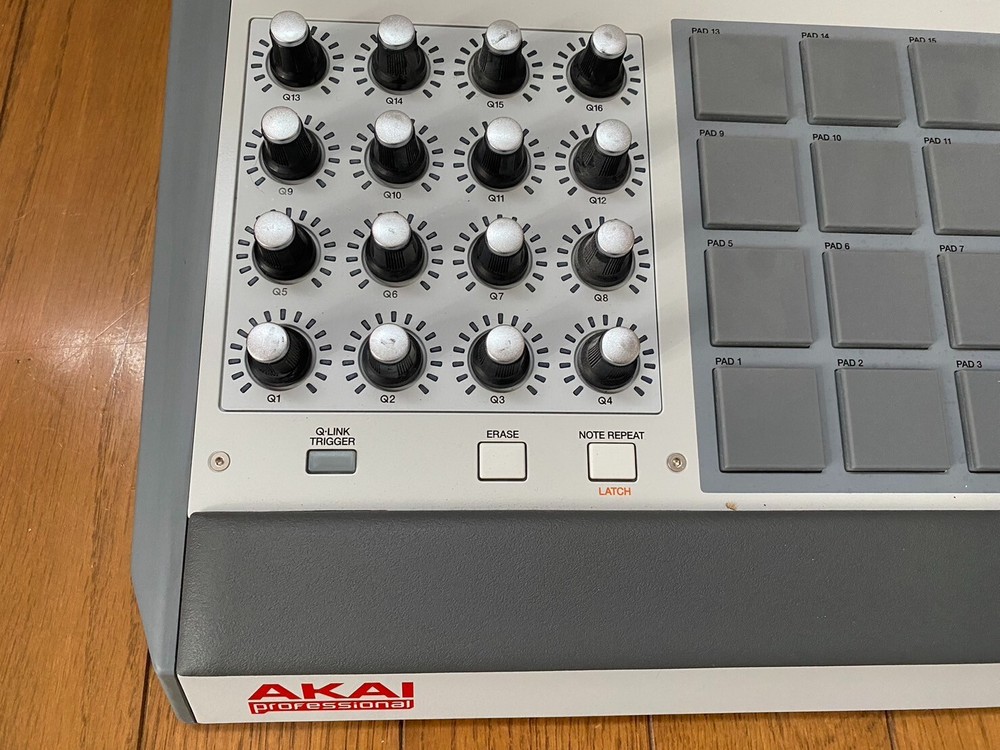 AKAI MPC RENAISSANCE Samplers Sequencers Professional MIDI Controller Working