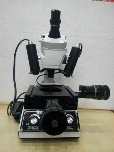 Tool Makers Microscope for Precision