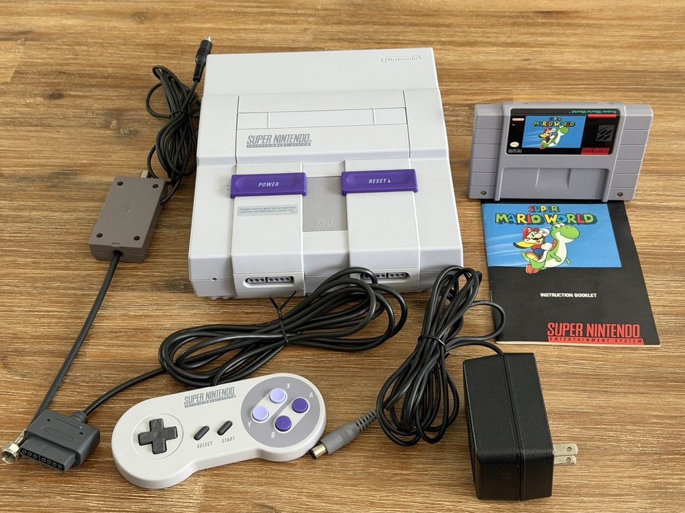 PRISTINE SNS-001 Console w/ Super Mario World & Manual + Controller & Cords