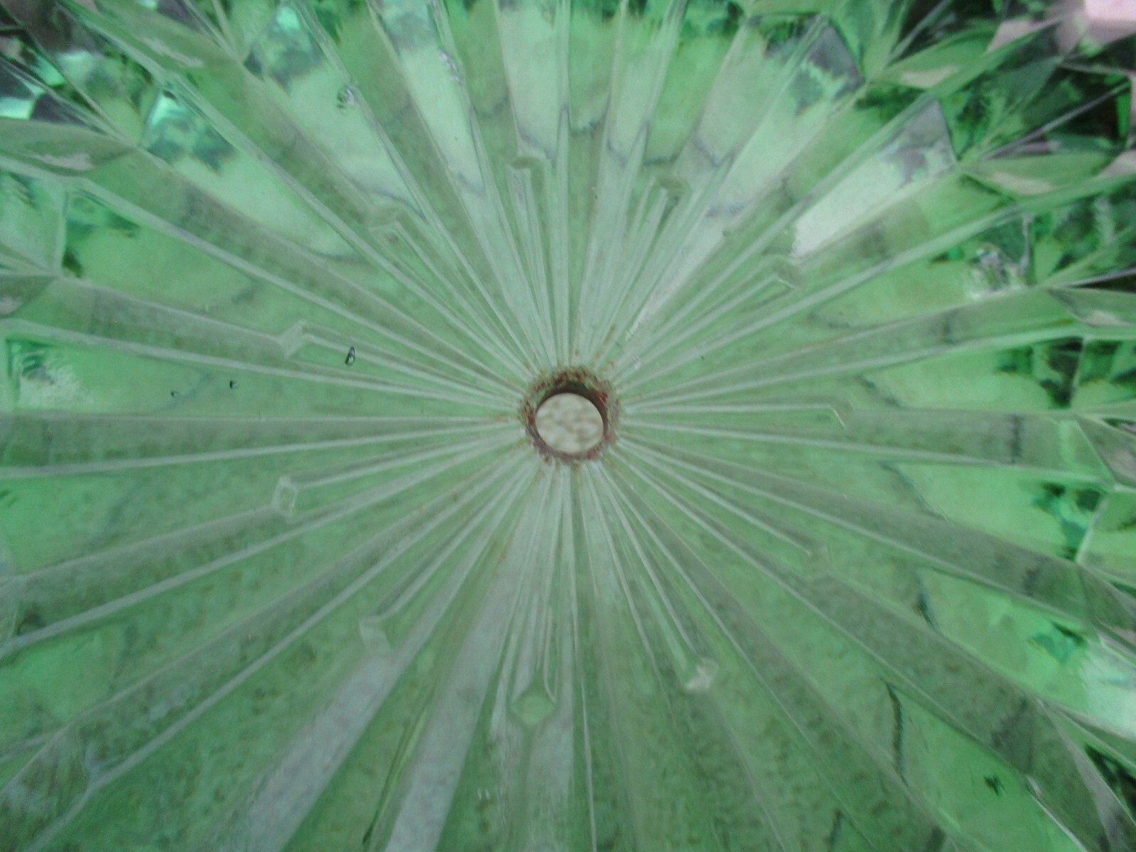 A VINTAGE ELEGANT, SPIKED, EMERALD GREEN GLASS LID/LAMP PART? MISSING FINIAL.