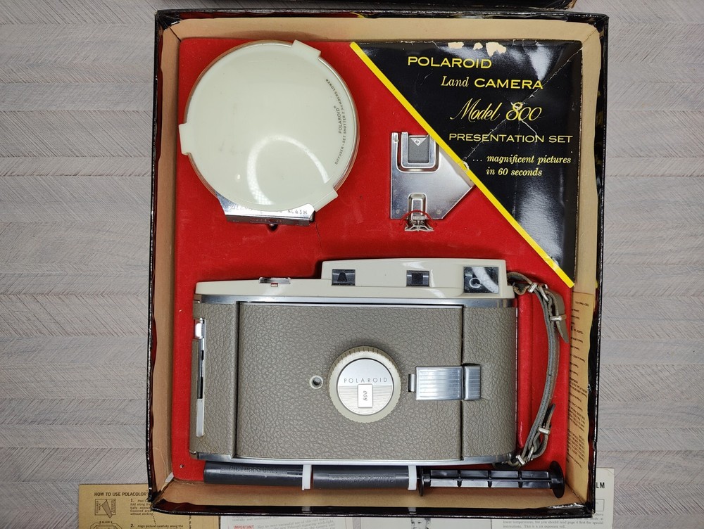 Polaroid 800 Land Camera Presentation Set Original Box Diffuser Manual