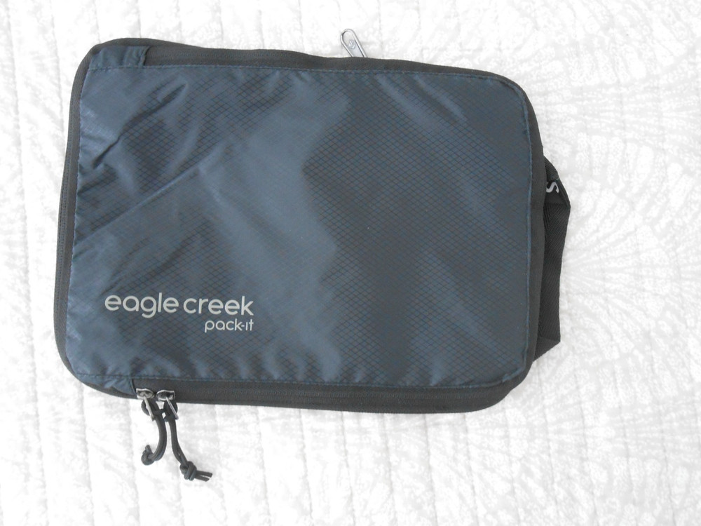 Eagle Creek Black Pack-It® Isolate Compression Cube Size-S, NWOT