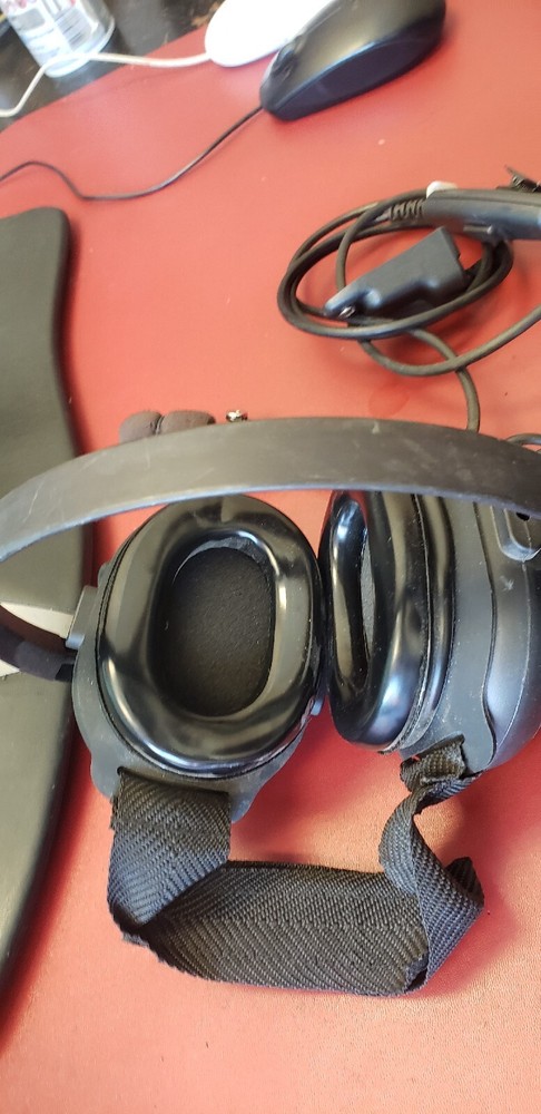 HARRIS P7300 TACTICAL NOISE CANCELLING HEADSET.