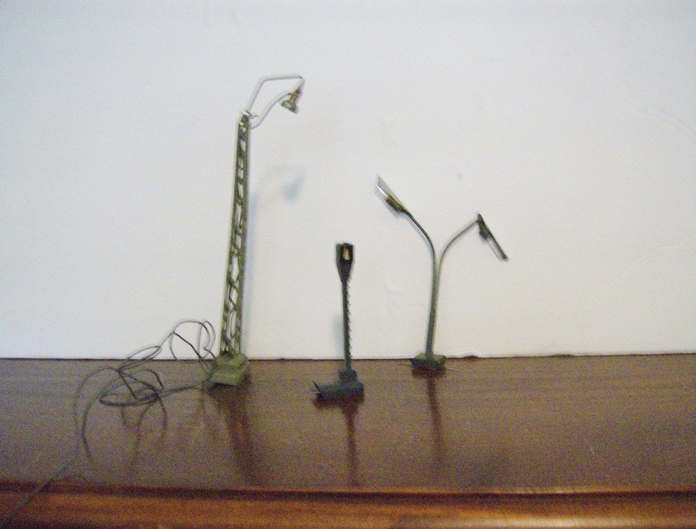 3 ASSORTED LIGHTING FIXTURES * MARKLIN HO SCALE