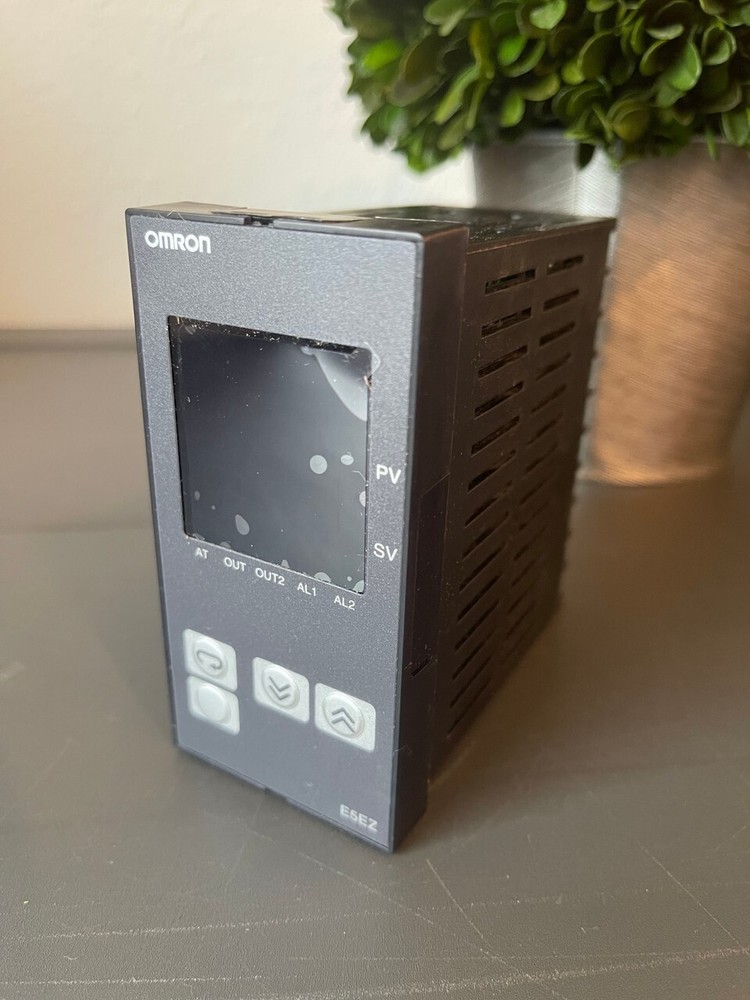 Omron Temperature Controller E5Ez-Q3T E5Ezq3T 100 240Vac
