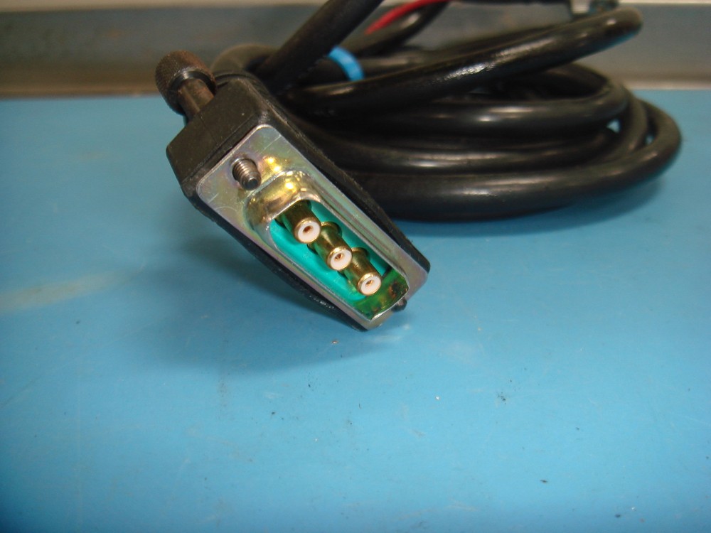 Low Voltage E90298 8 ft Computer Cable