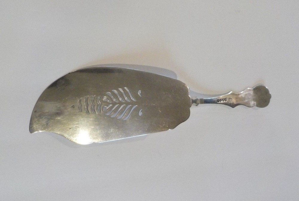 George III Solid Sterling Silver Pierced Fish Slice / Server, c. 1808