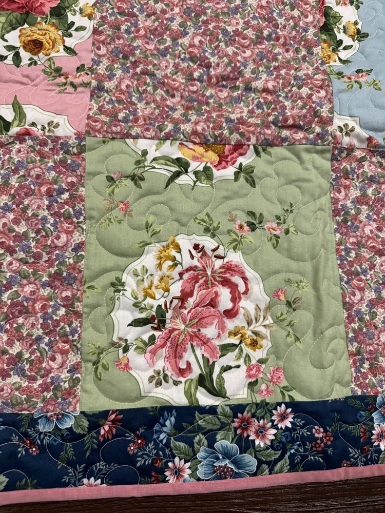Cottage Chic Floral Patchwork Quilt Bedspread 51x41”