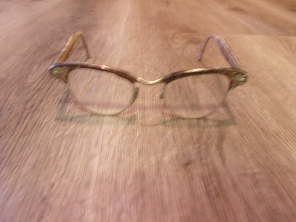 VINTAGE UNIVERSAL BROWN CATEYE FRAME EYEGLASSES FRAME